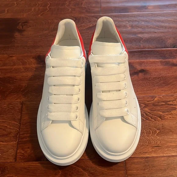 Alexander McQueen Oversized low-top sneakers - White